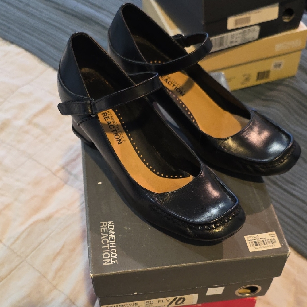 Kenneth Cole Reaction Black Mary Jane Small Heels